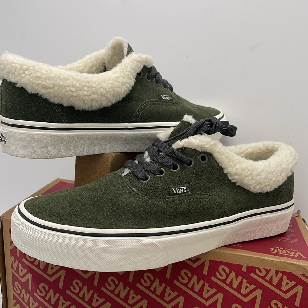 Vans WMNS Authentic Sherpa
Sherpa Grape Leaf
VN000CP4KCZ Green Sneakers - Picture 10 of 16